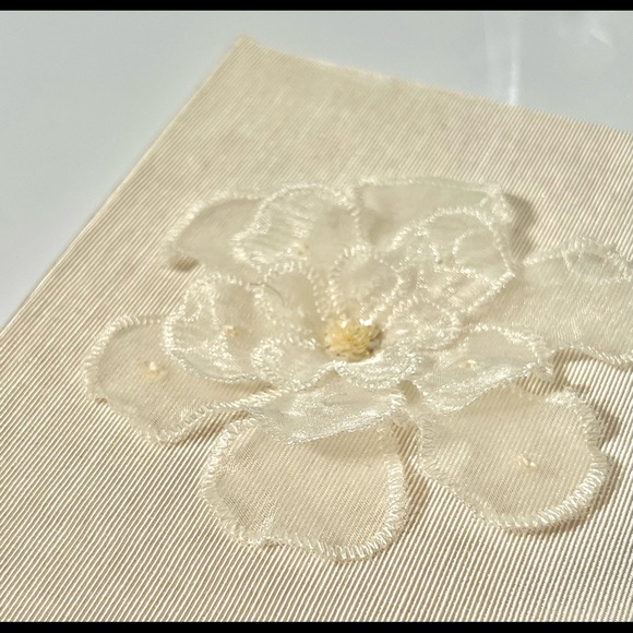 Special Occasion Pleated Satin Photo Album with Organza Flower Appliqué NEW - Picture 8 of 10